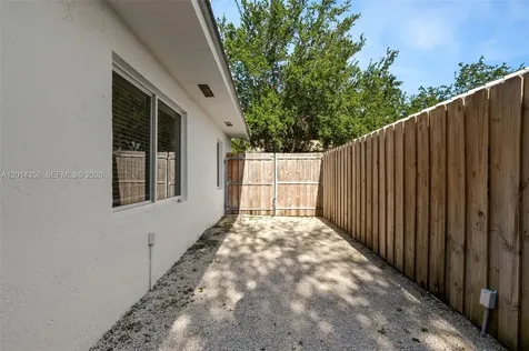 512 Warren Lane Key Biscayne FL 33149
