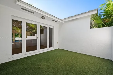 512 Warren Lane Key Biscayne FL 33149