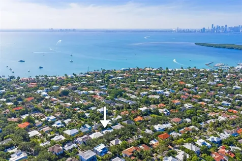 512 Warren Lane Key Biscayne FL 33149