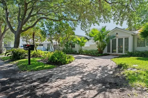512 Warren Lane Key Biscayne FL 33149
