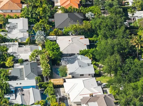 512 Warren Lane Key Biscayne FL 33149