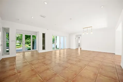 512 Warren Lane Key Biscayne FL 33149