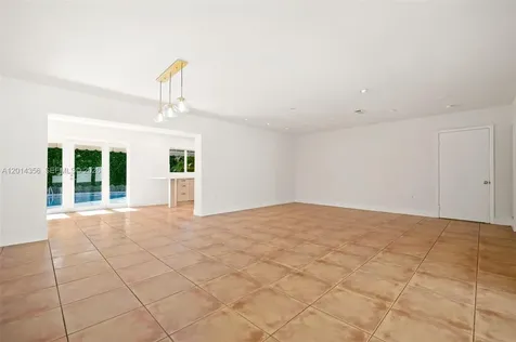 512 Warren Lane Key Biscayne FL 33149