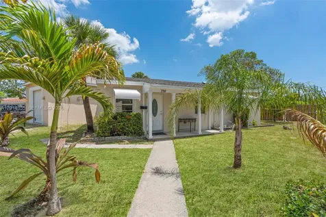 376 W 14th Street Riviera Beach FL 33404
