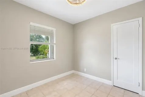 376 W 14th Street Riviera Beach FL 33404