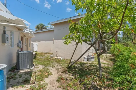 376 W 14th Street Riviera Beach FL 33404
