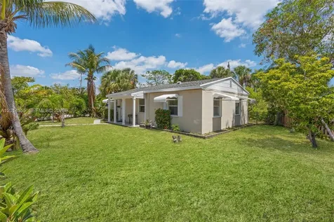 376 W 14th Street Riviera Beach FL 33404