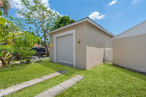 376 W 14th Street Riviera Beach FL 33404