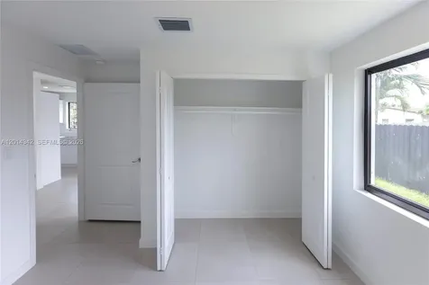 9155 NW 32 Avenue Miami FL 33147