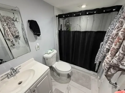 5033 NW 7th Street Miami FL 33126