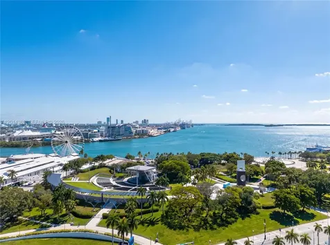 253 NE 2nd Street Miami FL 33132
