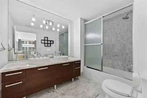 253 NE 2nd Street Miami FL 33132