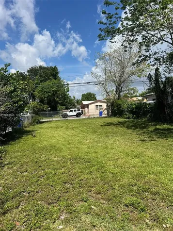 3033 NW 8th Avenue Miami FL 33127
