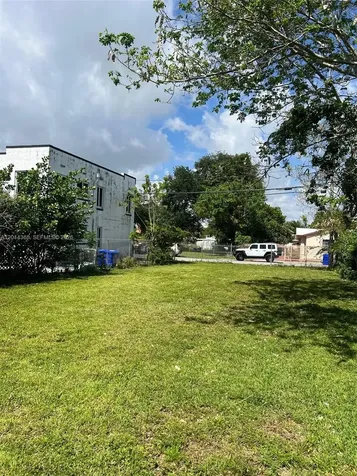 3033 NW 8th Avenue Miami FL 33127