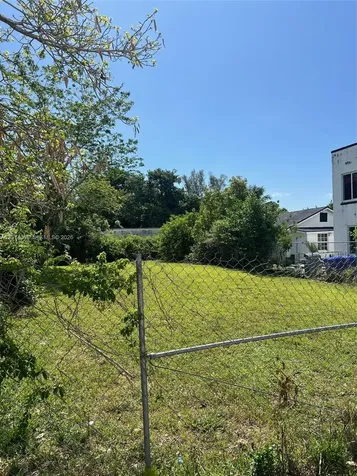 3033 NW 8th Avenue Miami FL 33127