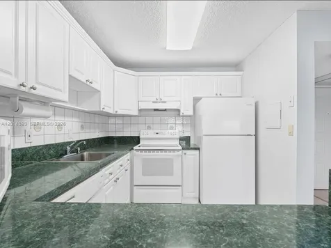 8005 Lake Drive Doral FL 33166