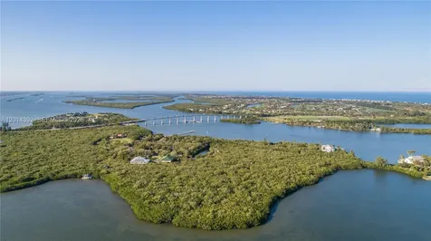 5035 Fairways Circle Vero Beach FL 32967