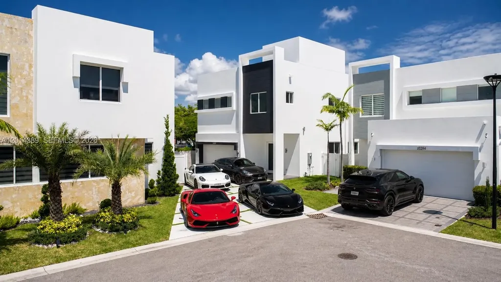 10381 NW 67th Terrace Doral FL 33178
