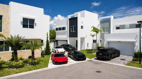 10381 NW 67th Terrace Doral FL 33178