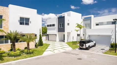 10381 NW 67th Terrace Doral FL 33178