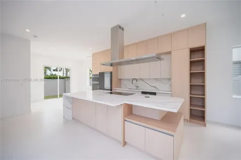 10381 NW 67th Terrace Doral FL 33178