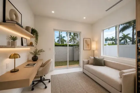 10381 NW 67th Terrace Doral FL 33178