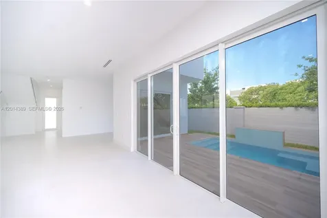 10381 NW 67th Terrace Doral FL 33178