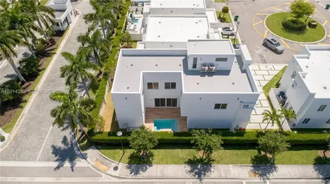 10381 NW 67th Terrace Doral FL 33178
