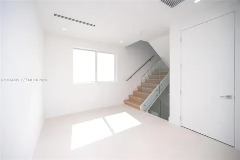 10381 NW 67th Terrace Doral FL 33178