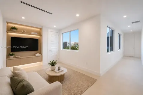 10381 NW 67th Terrace Doral FL 33178