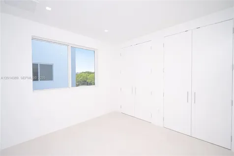 10381 NW 67th Terrace Doral FL 33178