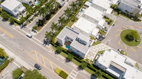 10381 NW 67th Terrace Doral FL 33178