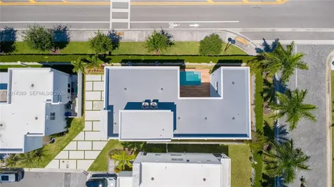 10381 NW 67th Terrace Doral FL 33178