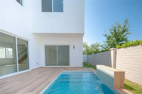 10381 NW 67th Terrace Doral FL 33178