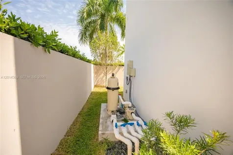 10381 NW 67th Terrace Doral FL 33178