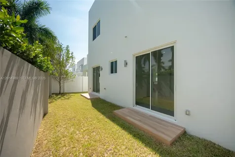 10381 NW 67th Terrace Doral FL 33178