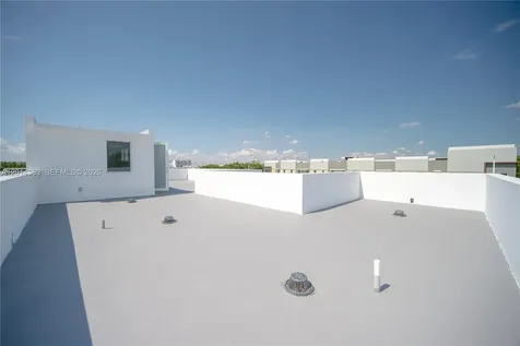 10381 NW 67th Terrace Doral FL 33178