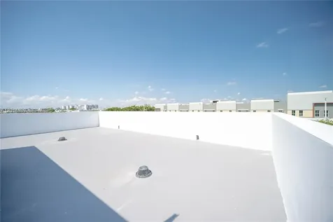 10381 NW 67th Terrace Doral FL 33178