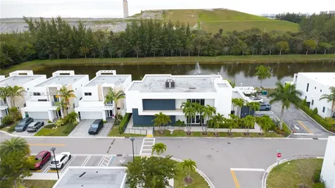 10381 NW 67th Terrace Doral FL 33178