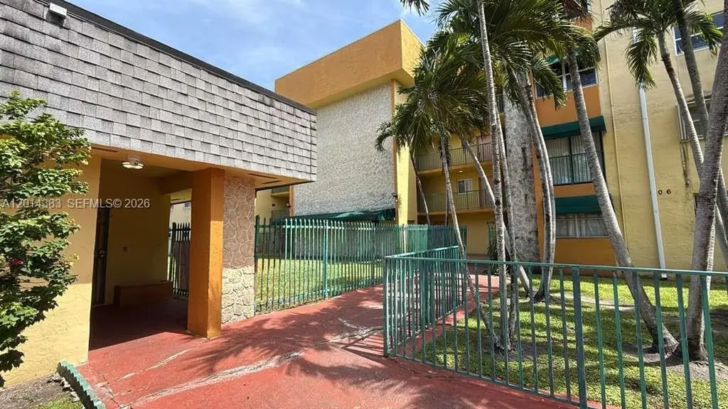 606 W 81st Street Hialeah FL 33014