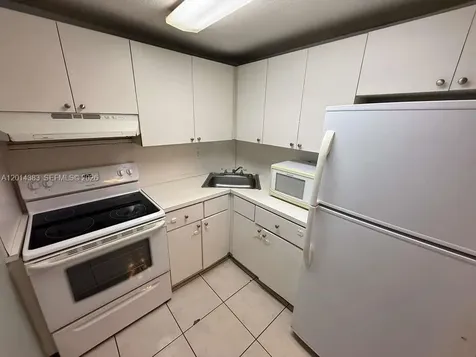 606 W 81st Street Hialeah FL 33014