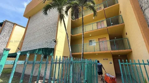 606 W 81st Street Hialeah FL 33014