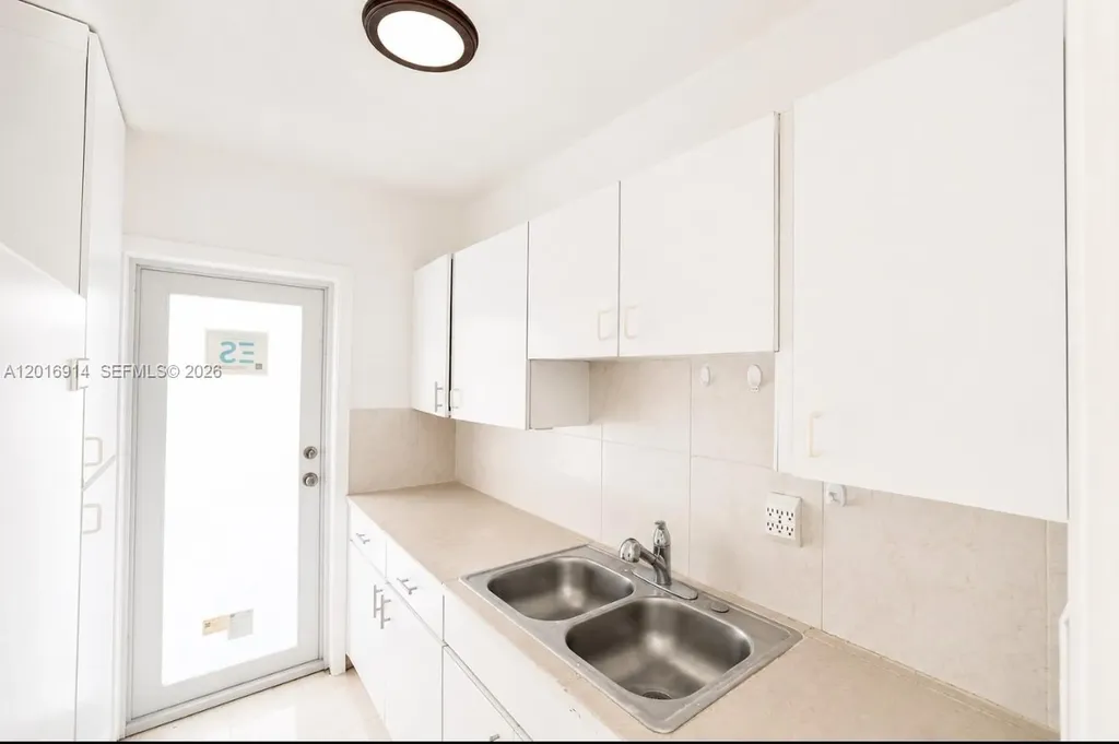 7271 Gary Avenue Miami Beach FL 33141