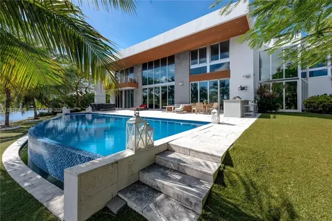 400 Tamarind Drive Hallandale Beach FL 33009