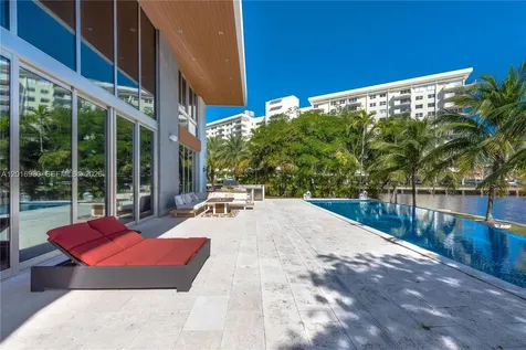 400 Tamarind Drive Hallandale Beach FL 33009