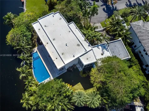 400 Tamarind Drive Hallandale Beach FL 33009