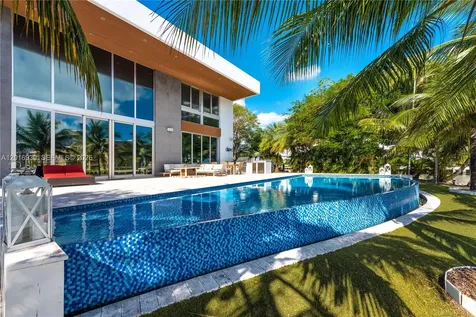 400 Tamarind Drive Hallandale Beach FL 33009