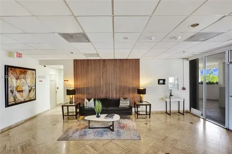 6422 Collins Avenue Miami Beach FL 33141
