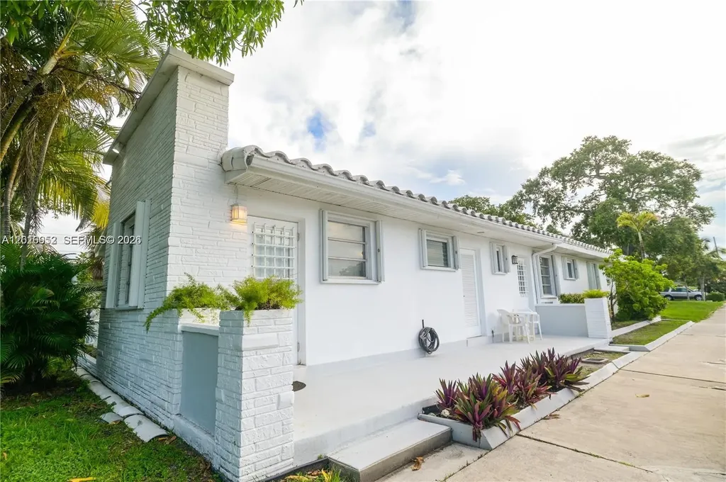 1716 N 16th Court Hollywood FL 33020