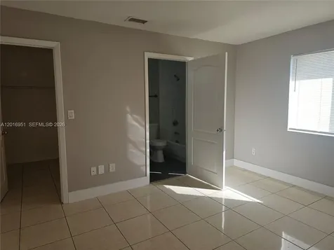 7692 NW 178th Terrace Hialeah FL 33015